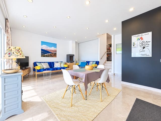 2 soveværelse Penthouse til salg i La Herradura, Almuñécar med swimmingpool garage - € 295.000 (Ref: 9973302)