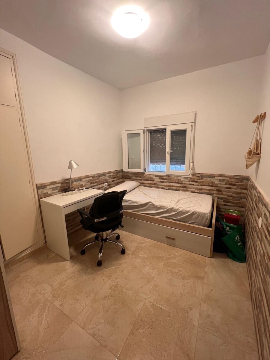 3 makuuhuone Huvila myytävänä paikassa Lliria mukana uima-altaan - 275 000 € (Ref: 10067949)