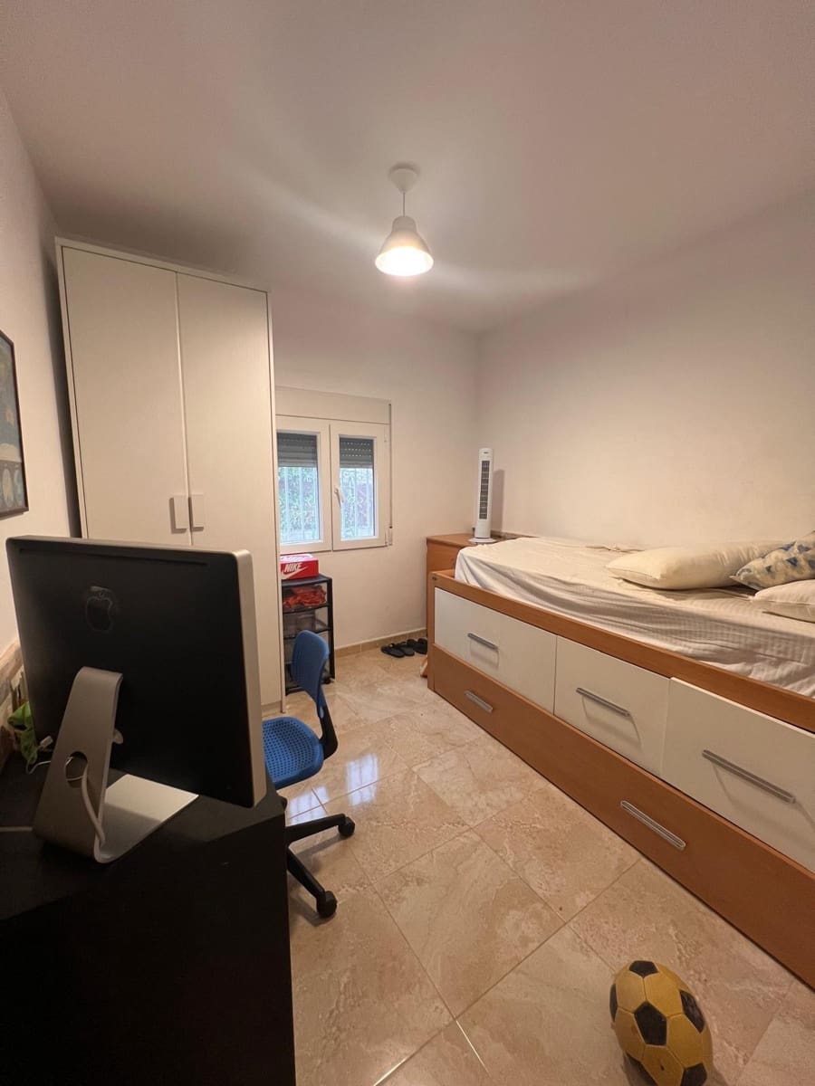 3 makuuhuone Huvila myytävänä paikassa Lliria mukana uima-altaan - 275 000 € (Ref: 10067949)