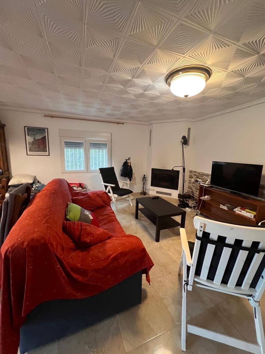 3 makuuhuone Huvila myytävänä paikassa Lliria mukana uima-altaan - 275 000 € (Ref: 10067949)