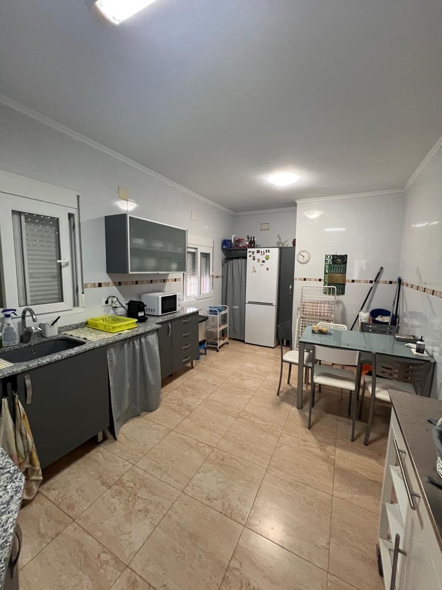 3 makuuhuone Huvila myytävänä paikassa Lliria mukana uima-altaan - 275 000 € (Ref: 10067949)