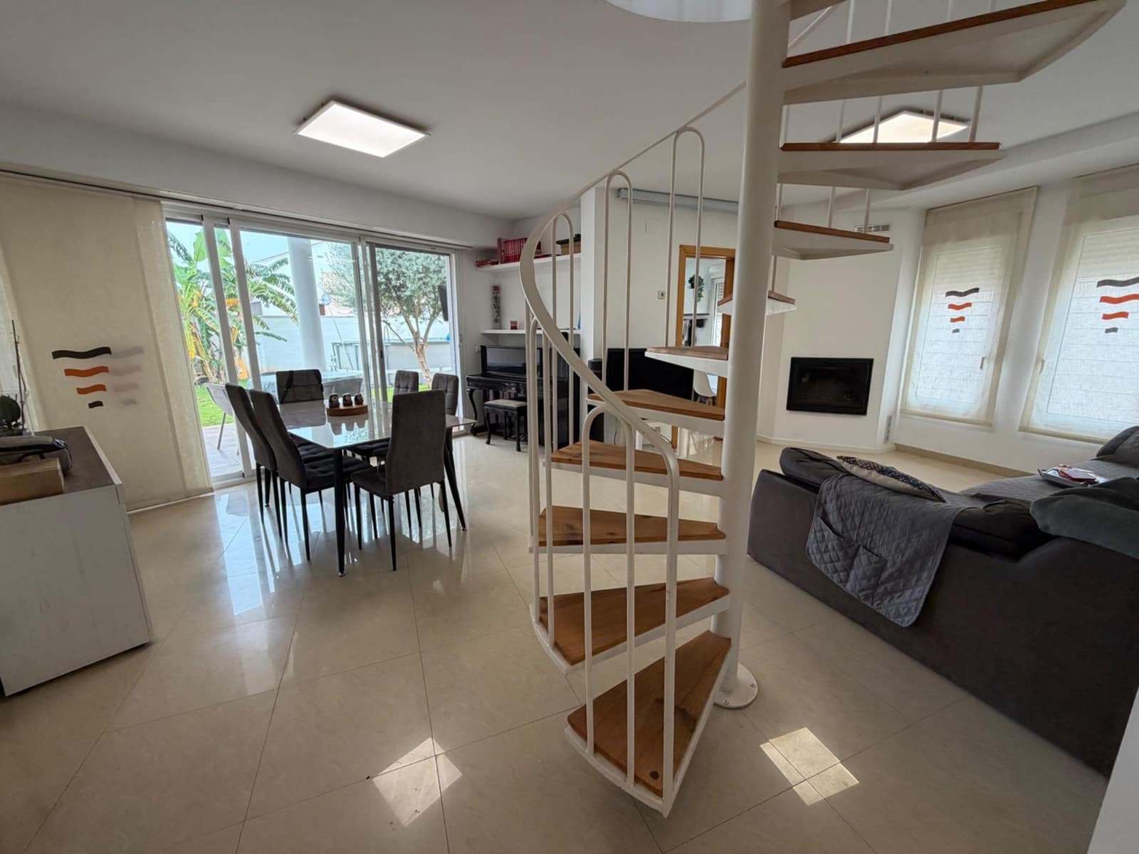 3 soveværelse Villa til salg i La Pobla de Vallbona med swimmingpool garage - € 390.000 (Ref: 10142649)