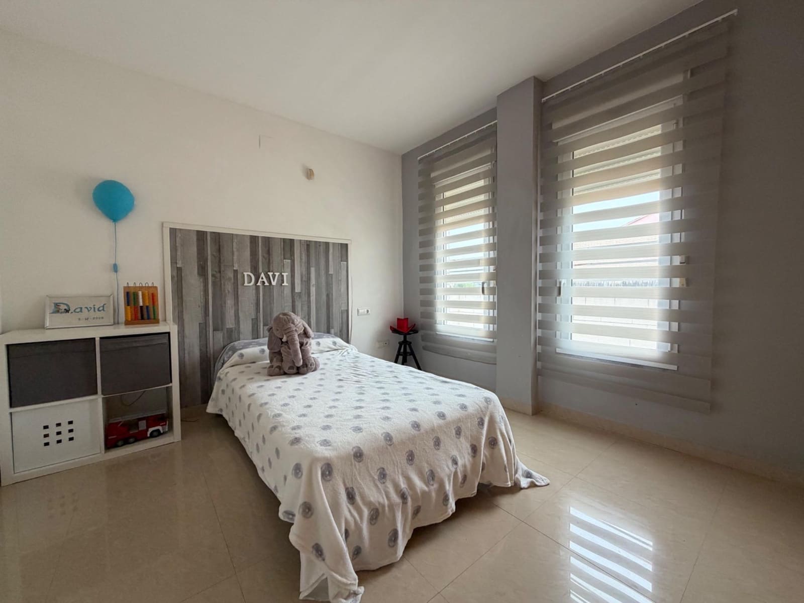 3 soveværelse Villa til salg i La Pobla de Vallbona med swimmingpool garage - € 390.000 (Ref: 10142649)