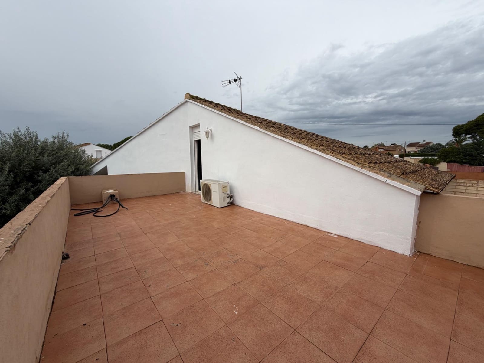 3 soveværelse Villa til salg i La Pobla de Vallbona med swimmingpool garage - € 390.000 (Ref: 10142649)