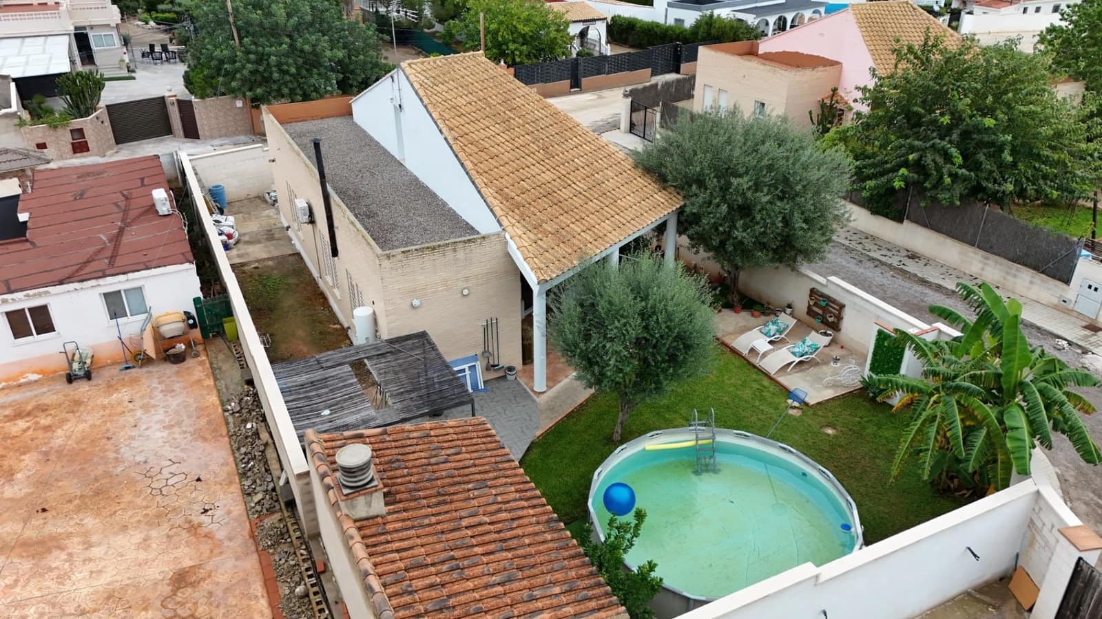 3 soveværelse Villa til salg i La Pobla de Vallbona med swimmingpool garage - € 390.000 (Ref: 10142649)