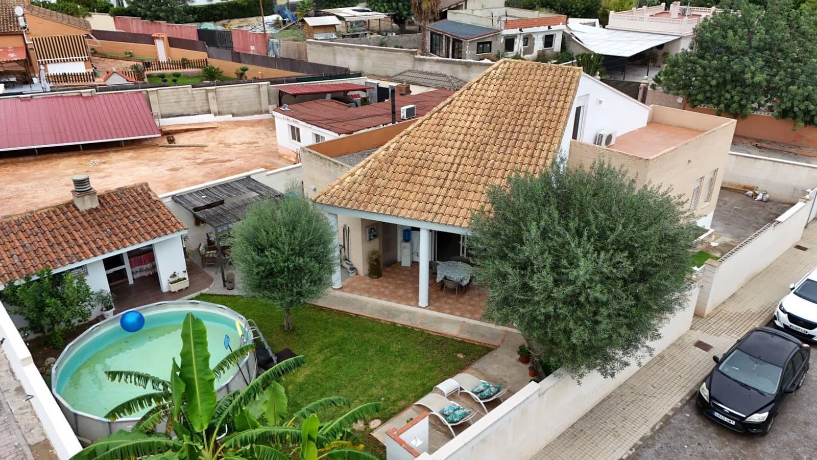 3 soveværelse Villa til salg i La Pobla de Vallbona med swimmingpool garage - € 390.000 (Ref: 10142649)