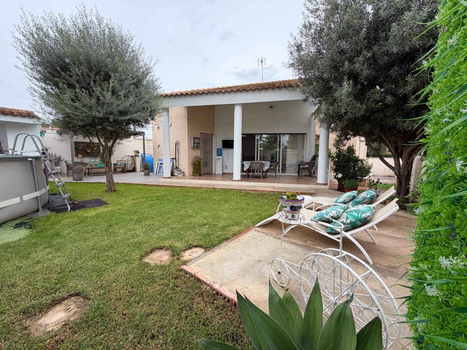 3 soveværelse Villa til salg i La Pobla de Vallbona med swimmingpool garage - € 390.000 (Ref: 10142649)