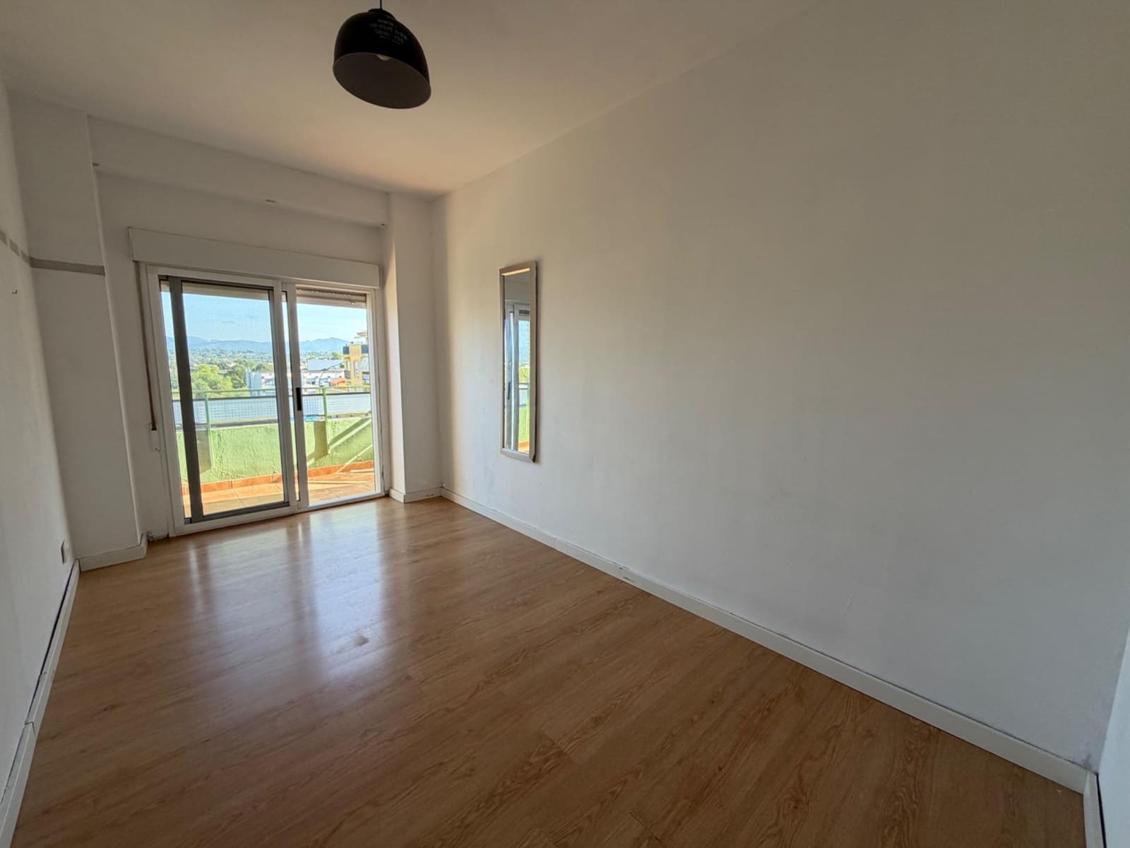 4 bedroom Flat for rent in Lliria - € 800 (Ref: 10157960)