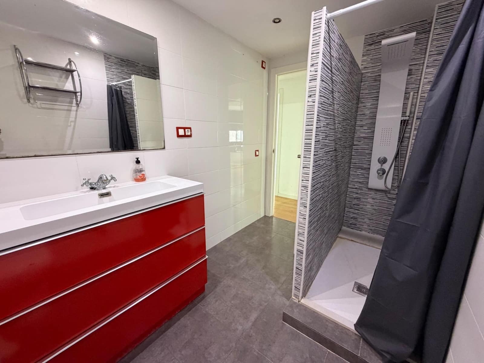 4 bedroom Flat for rent in Lliria - € 800 (Ref: 10157960)