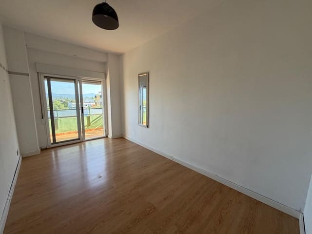 4 bedroom Flat for rent in Llíria - € 800 (Ref: 10157960)