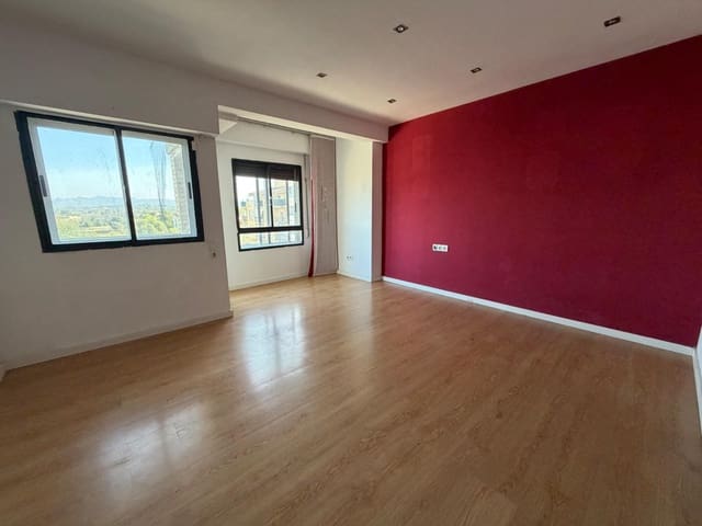 4 bedroom Flat for rent in Llíria - € 800 (Ref: 10157960)