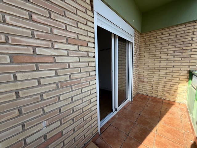 4 bedroom Flat for rent in Llíria - € 800 (Ref: 10157960)