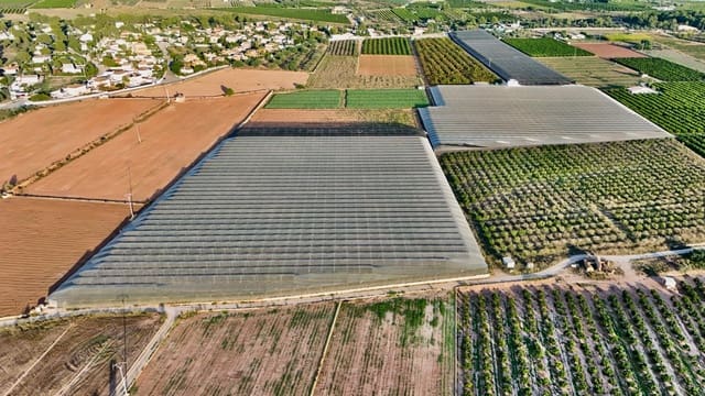 Grunde uden byggetilladelser til salg i Llíria - € 700.000 (Ref: 10166698)