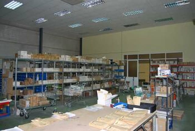 Bedrijf te koop in La Pobla de Vallbona - € 360.000 (Ref: 2538897)