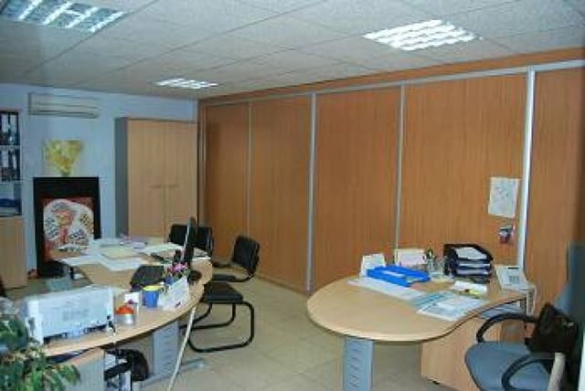 Bedrijf te koop in La Pobla de Vallbona - € 360.000 (Ref: 2538897)