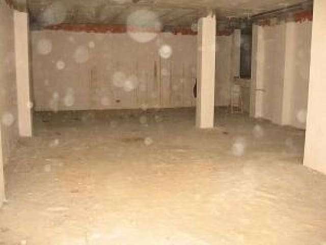 Commercial for rent in Llíria - € 600 (Ref: 2538971)