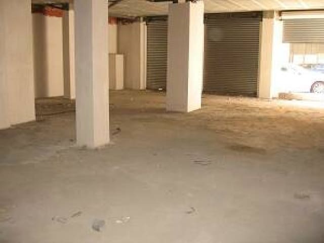 Commercial for rent in Llíria - € 600 (Ref: 2538971)