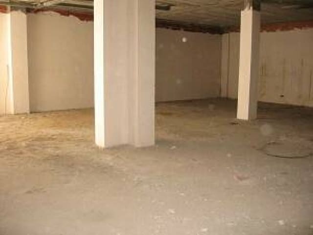 Commercial for rent in Llíria - € 600 (Ref: 2538971)
