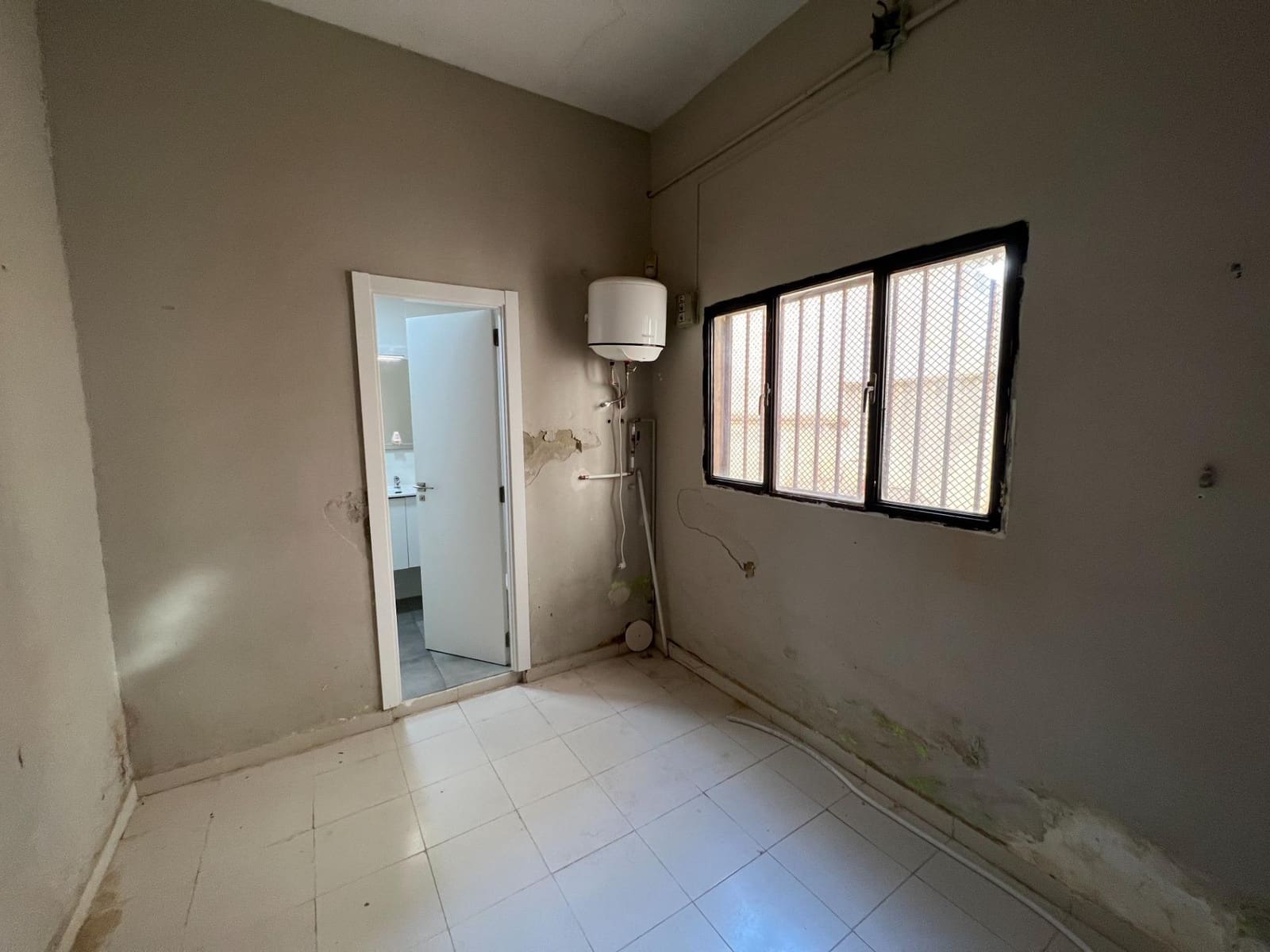 Erhverv til salg i La Pobla de Vallbona - € 115.000 (Ref: 2539165)