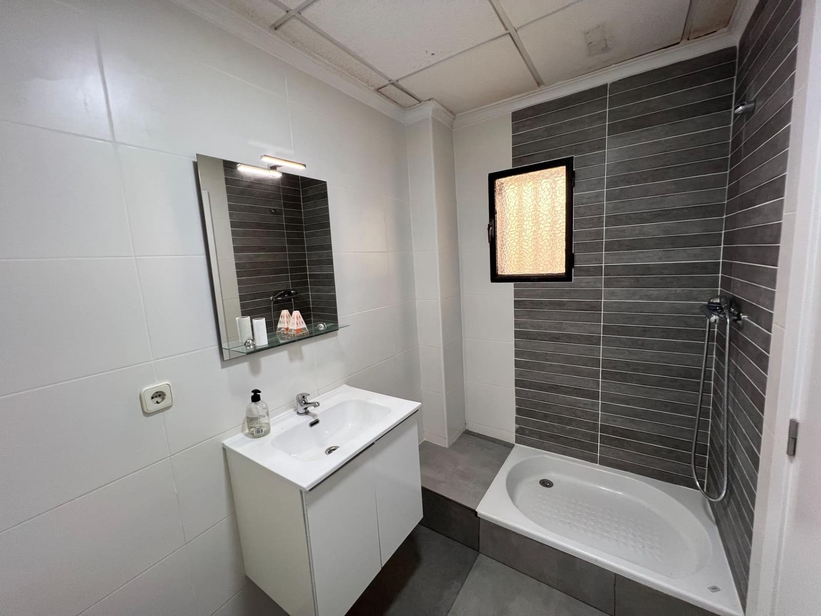 Erhverv til salg i La Pobla de Vallbona - € 115.000 (Ref: 2539165)