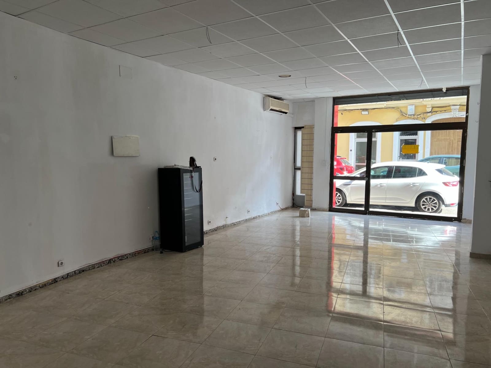 Commercial for rent in Lliria - € 550 (Ref: 6162105)