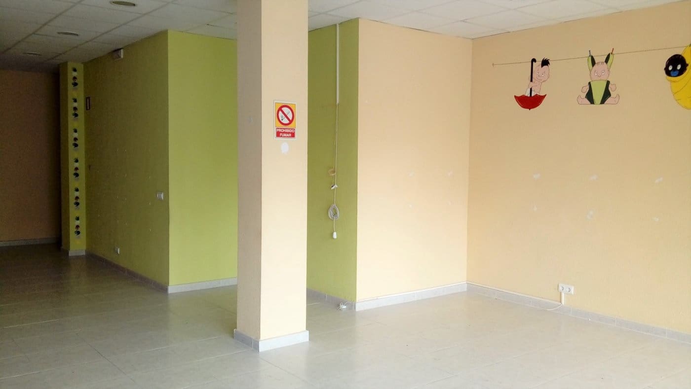 Kommersiell att hyra i Lliria - 450 € (Ref: 6688146)