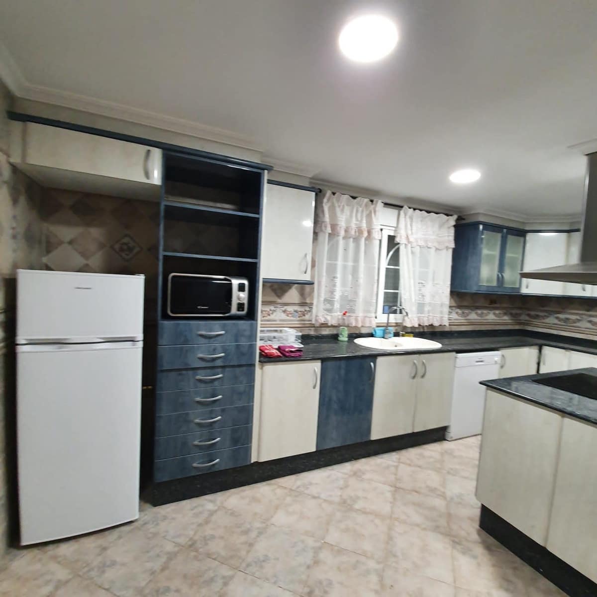 5 soveværelse Byhus til salg i Marines - € 350.000 (Ref: 7621377)