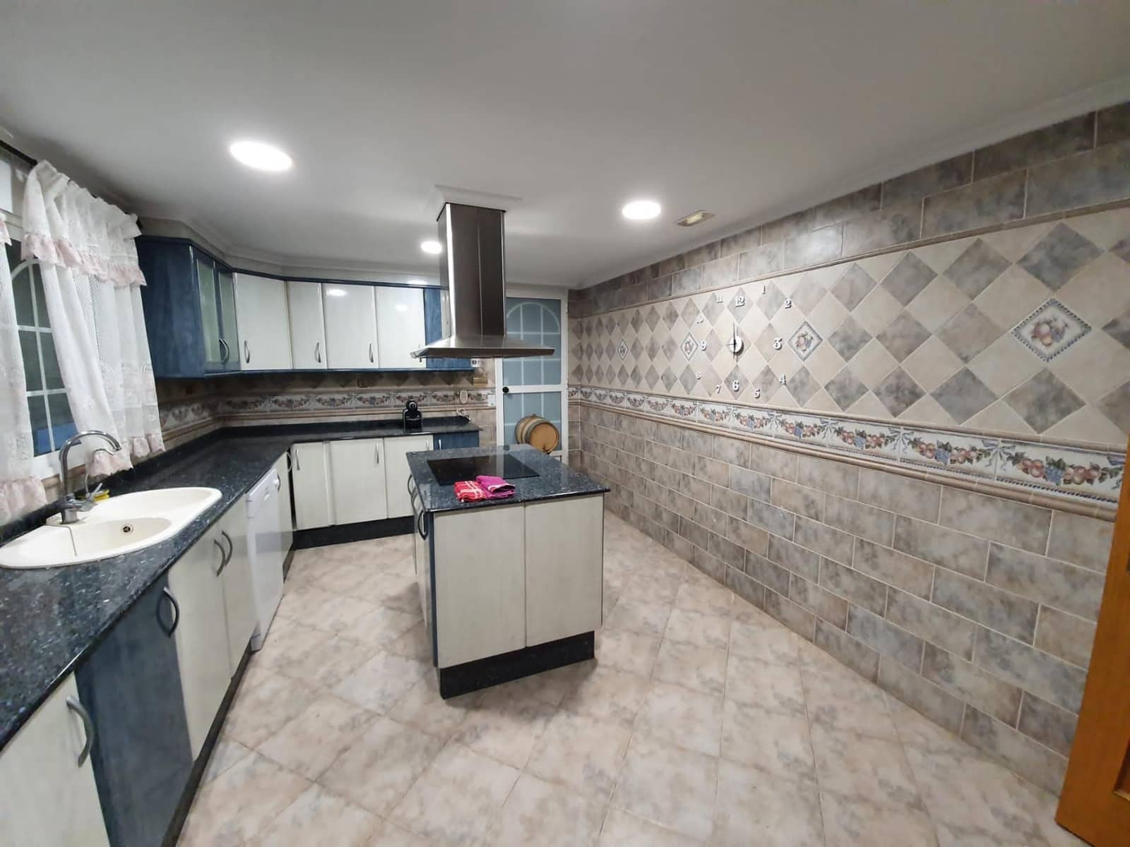 5 soveværelse Byhus til salg i Marines - € 350.000 (Ref: 7621377)