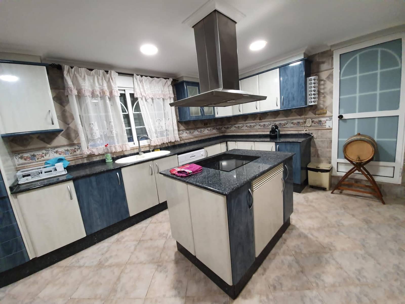 5 soveværelse Byhus til salg i Marines - € 350.000 (Ref: 7621377)