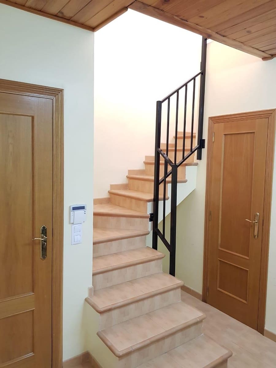 4 soveværelse Byhus til salg i Marines - € 425.000 (Ref: 7677403)