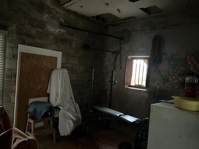 3 bedroom Commercial for sale in Llíria - € 39,900 (Ref: 8016934)