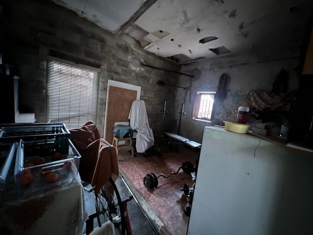 3 bedroom Commercial for sale in Llíria - € 39,900 (Ref: 8016934)