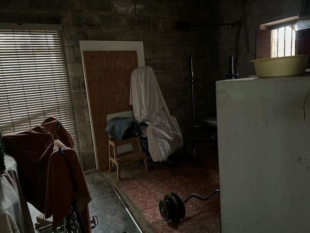 3 bedroom Commercial for sale in Llíria - € 39,900 (Ref: 8016934)