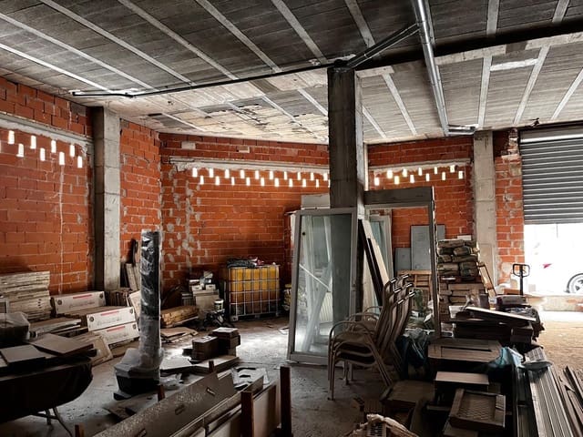 Commercial for sale in Llíria - € 90,000 (Ref: 8314137)