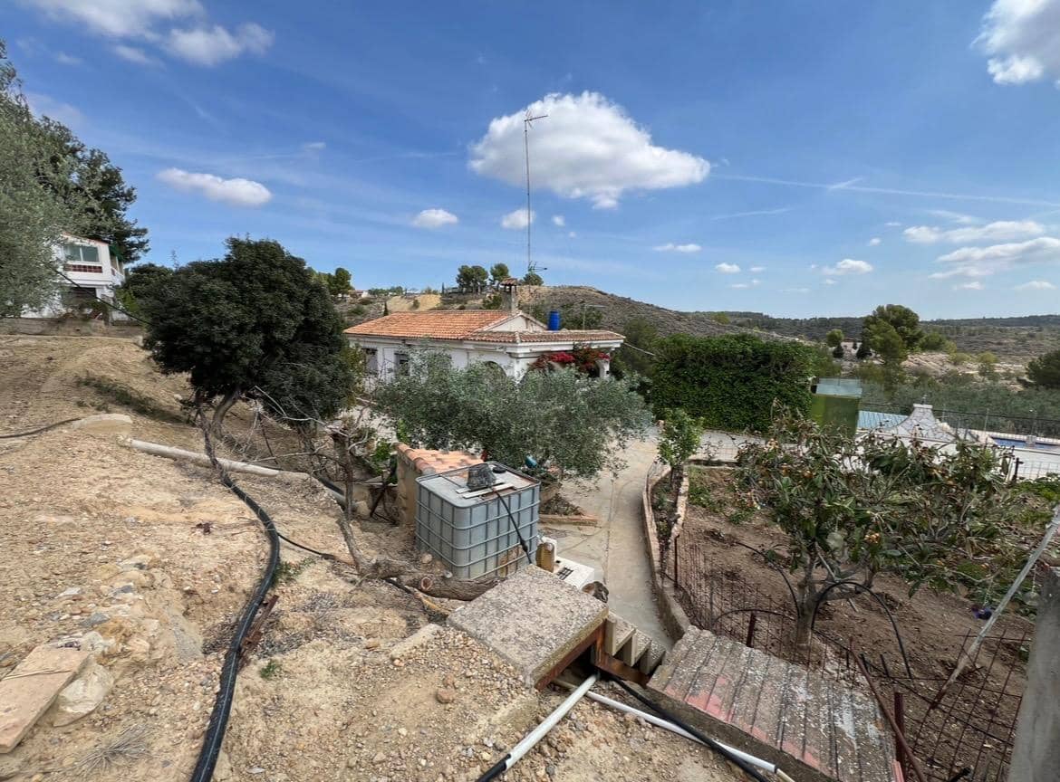 2 soveværelse Villa til salg i Chiva med swimmingpool - € 150.000 (Ref: 8318329)