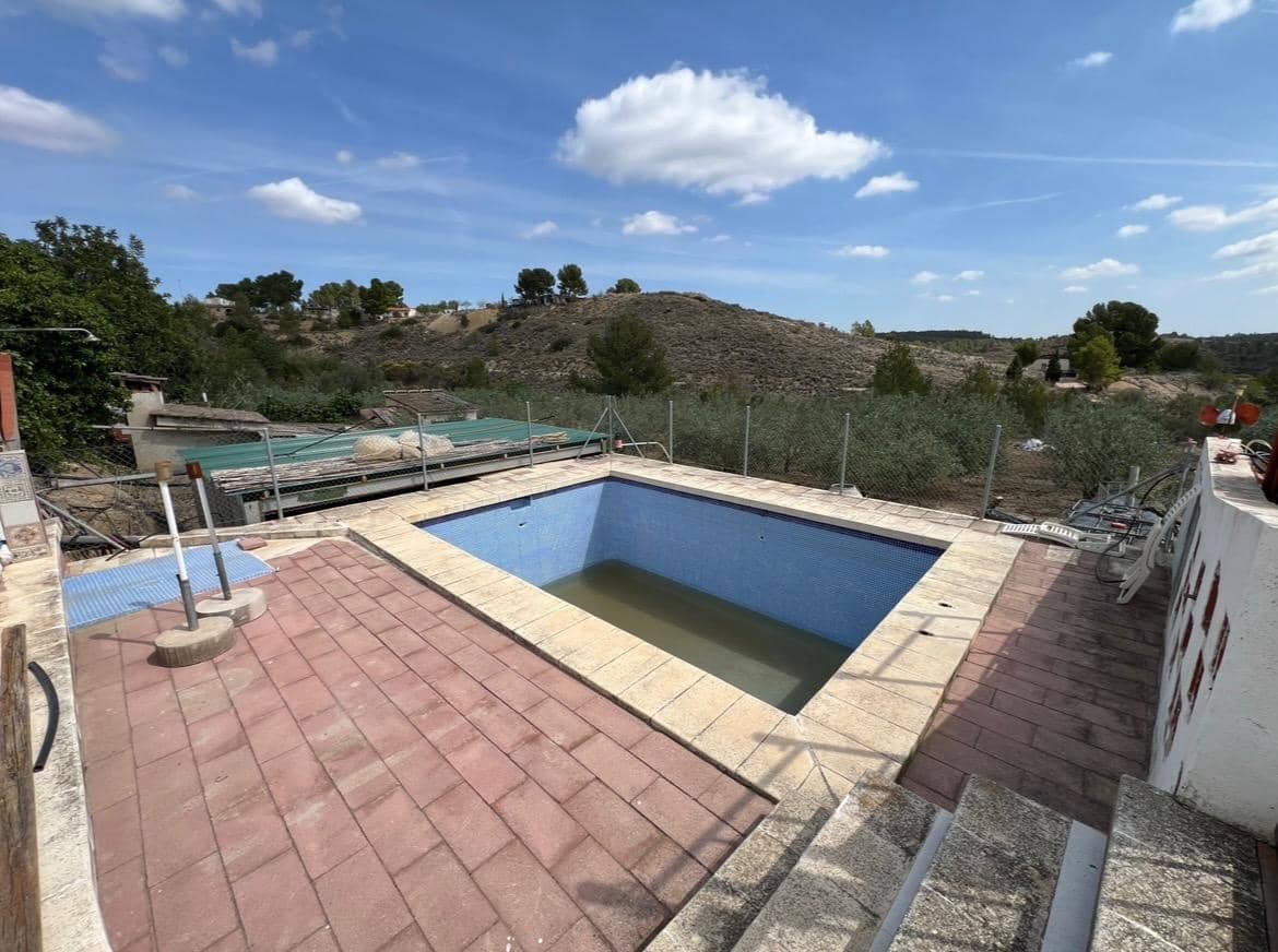 2 soveværelse Villa til salg i Chiva med swimmingpool - € 150.000 (Ref: 8318329)