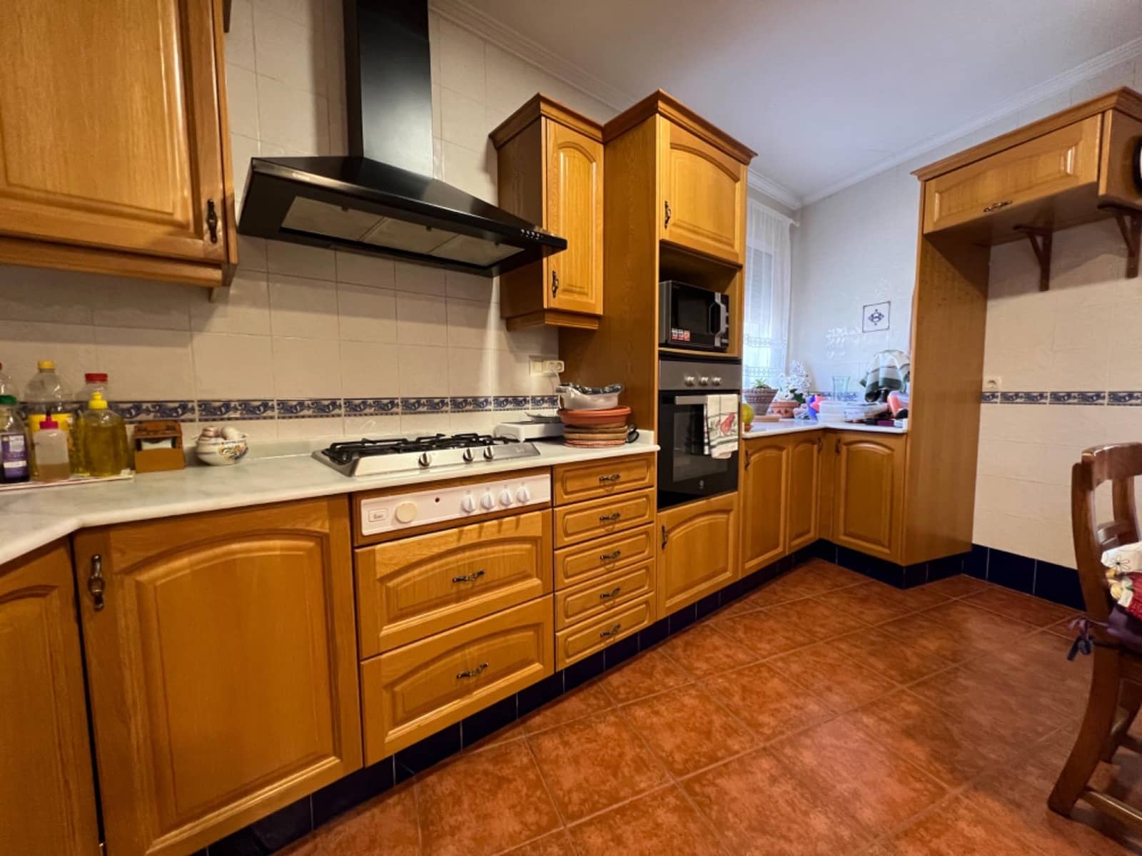 6 soverom Villa til salgs i Marines med garasje - € 380 000 (Ref: 8500112)