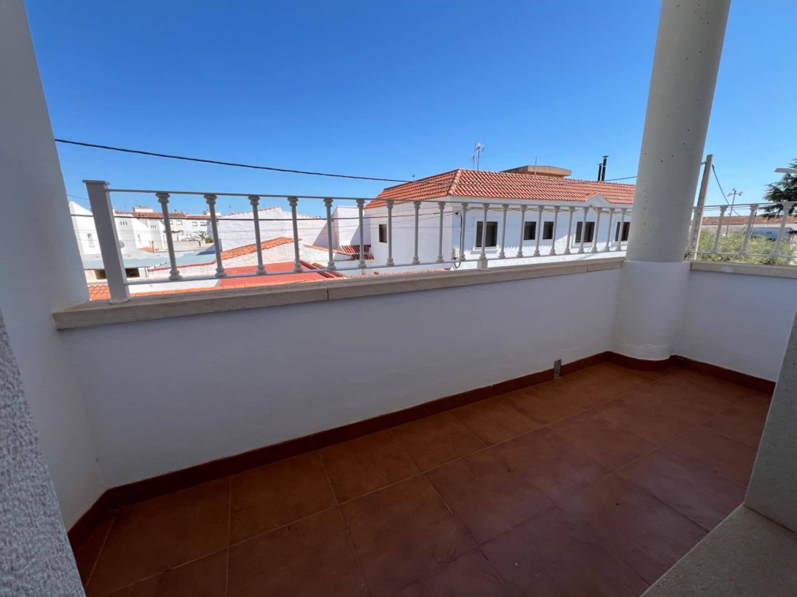 6 soverom Villa til salgs i Marines med garasje - € 380 000 (Ref: 8500112)