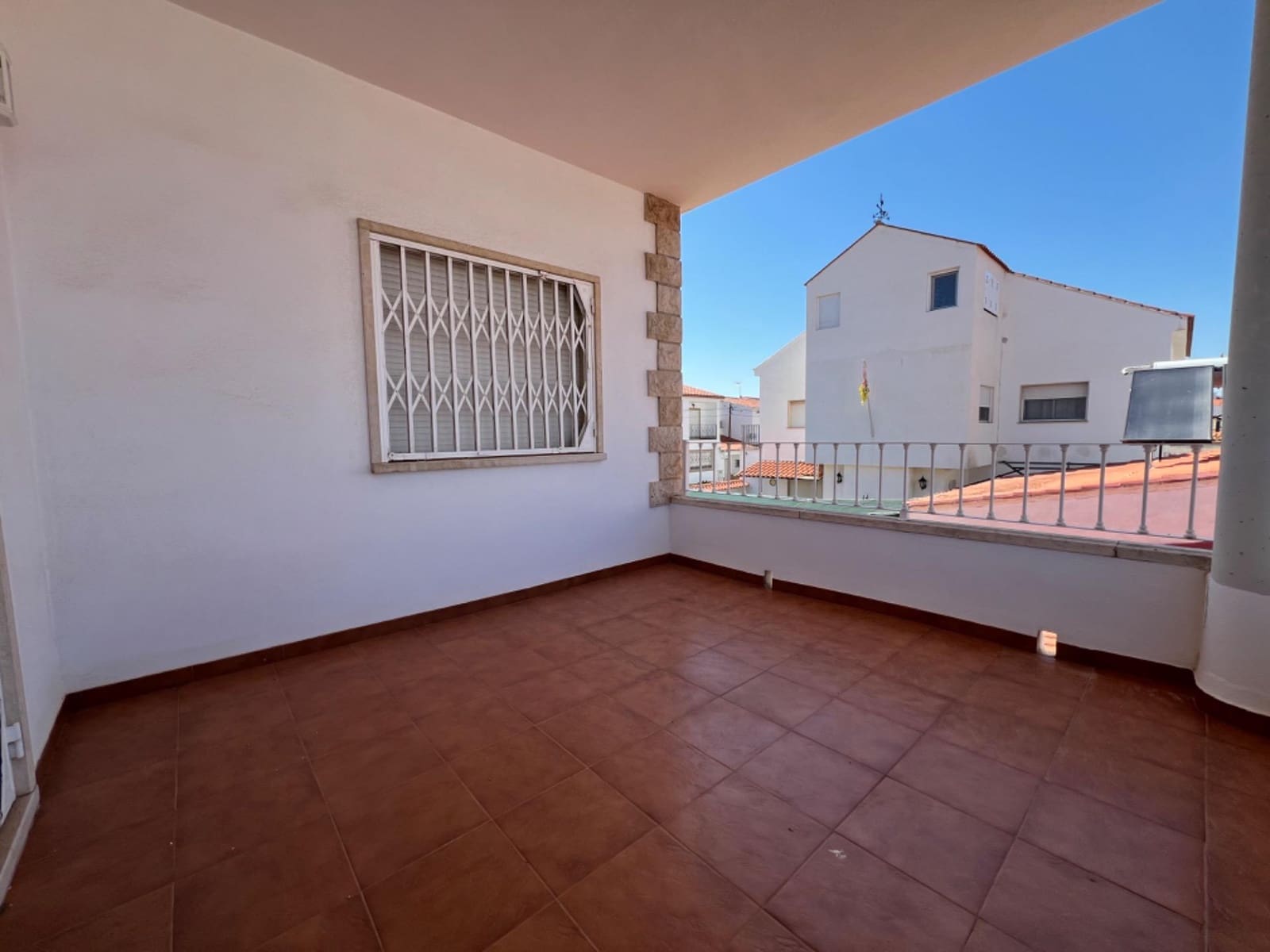 6 soverom Villa til salgs i Marines med garasje - € 380 000 (Ref: 8500112)