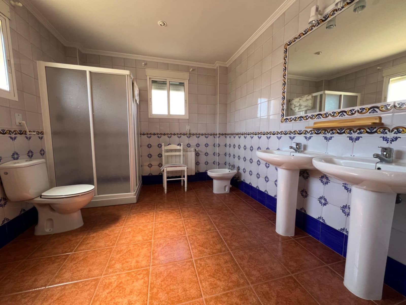 6 soverom Villa til salgs i Marines med garasje - € 380 000 (Ref: 8500112)