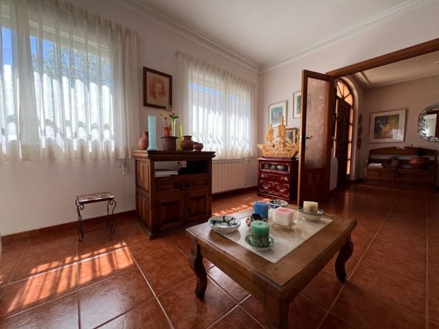 6 soverom Villa til salgs i Marines med garasje - € 380 000 (Ref: 8500112)