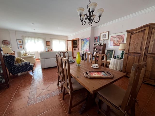 6 soverom Villa til salgs i Marines med garasje - € 380 000 (Ref: 8500112)