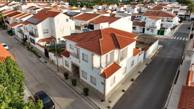 6 soverom Villa til salgs i Marines med garasje - € 380 000 (Ref: 8500112)