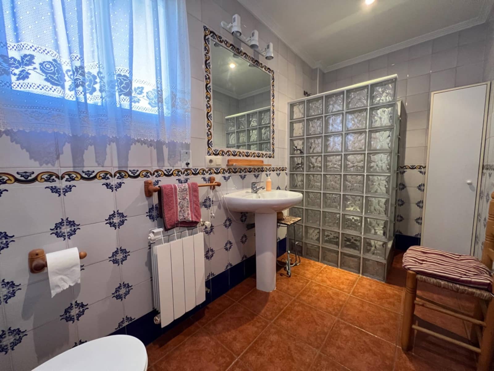 6 soverom Villa til salgs i Marines med garasje - € 380 000 (Ref: 8500112)