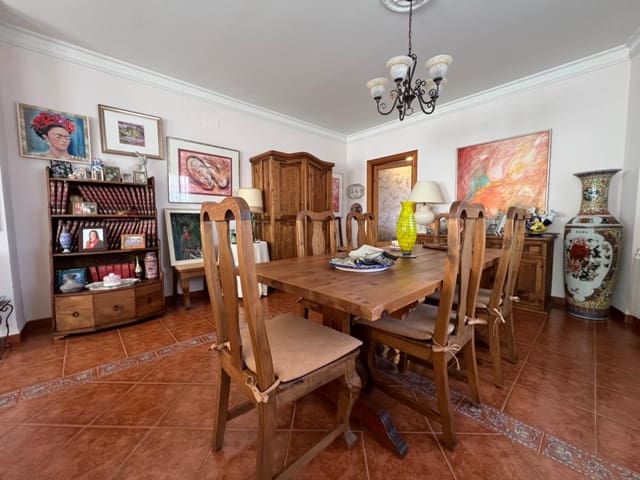 6 soverom Villa til salgs i Marines med garasje - € 380 000 (Ref: 8500112)