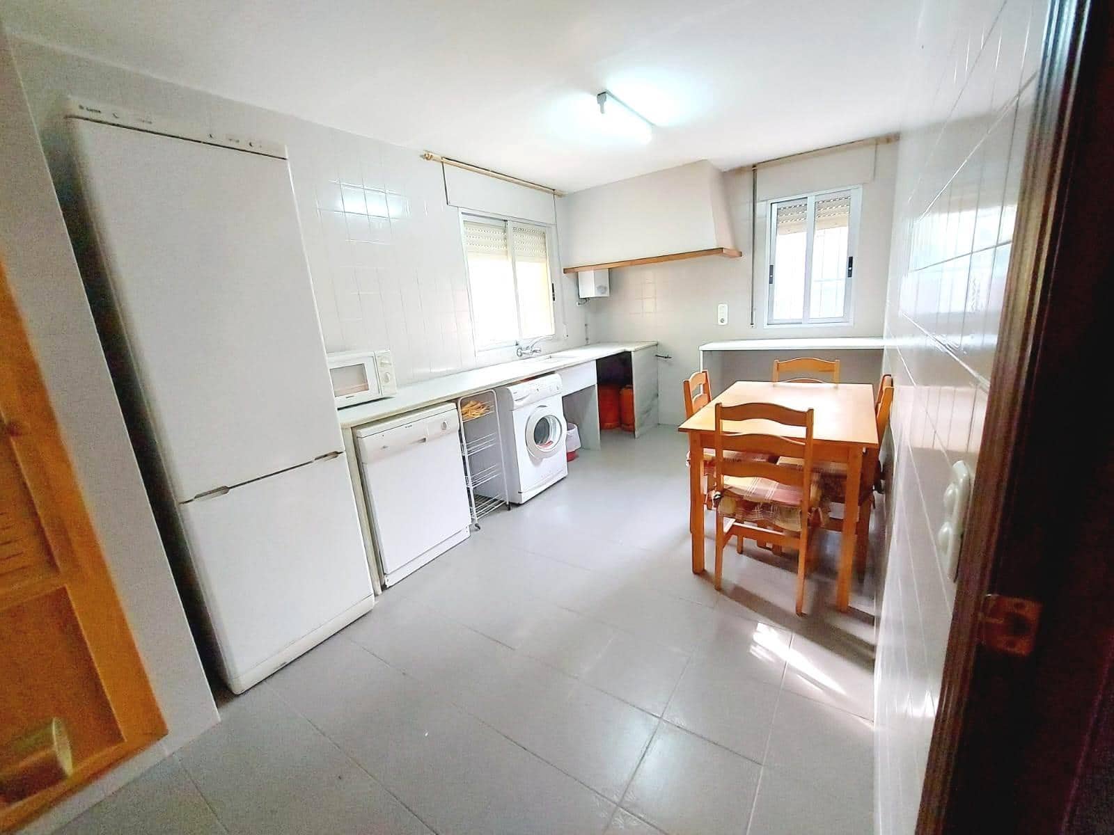 4 soveværelse Villa til salg i Lliria med swimmingpool garage - € 250.000 (Ref: 8662370)