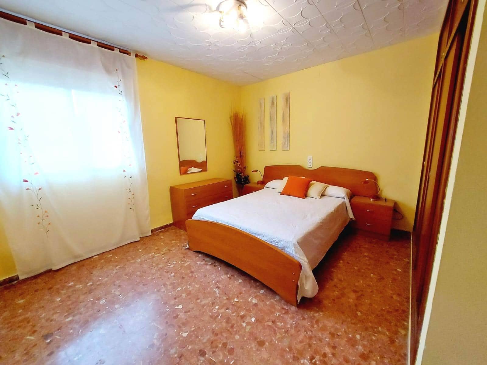 4 soveværelse Villa til salg i Lliria med swimmingpool garage - € 250.000 (Ref: 8662370)