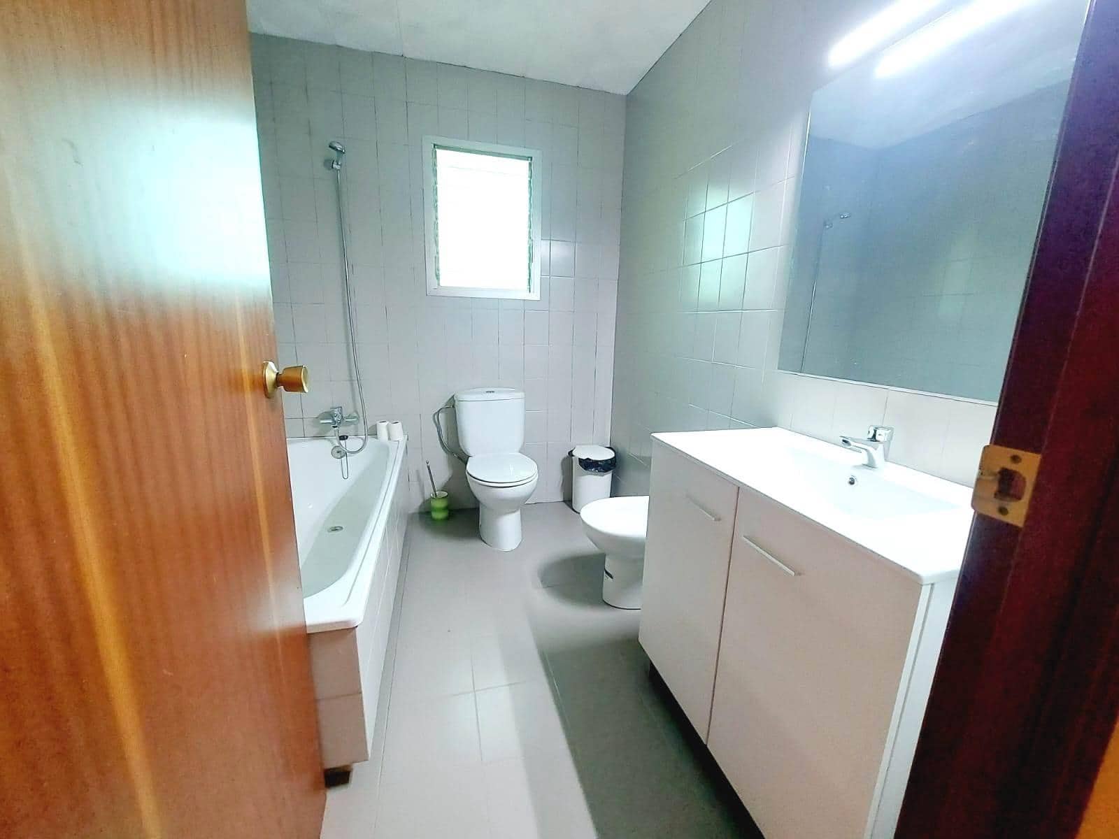 4 soveværelse Villa til salg i Lliria med swimmingpool garage - € 250.000 (Ref: 8662370)