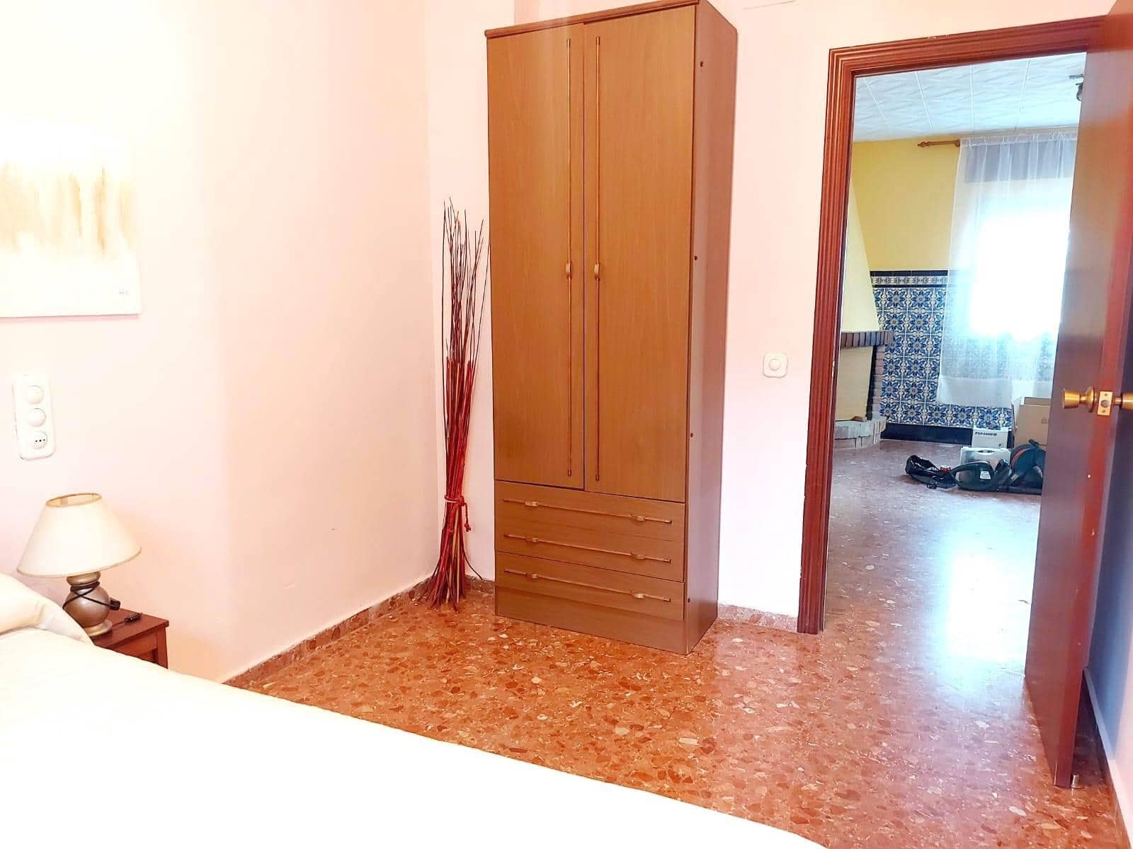 4 soveværelse Villa til salg i Lliria med swimmingpool garage - € 250.000 (Ref: 8662370)