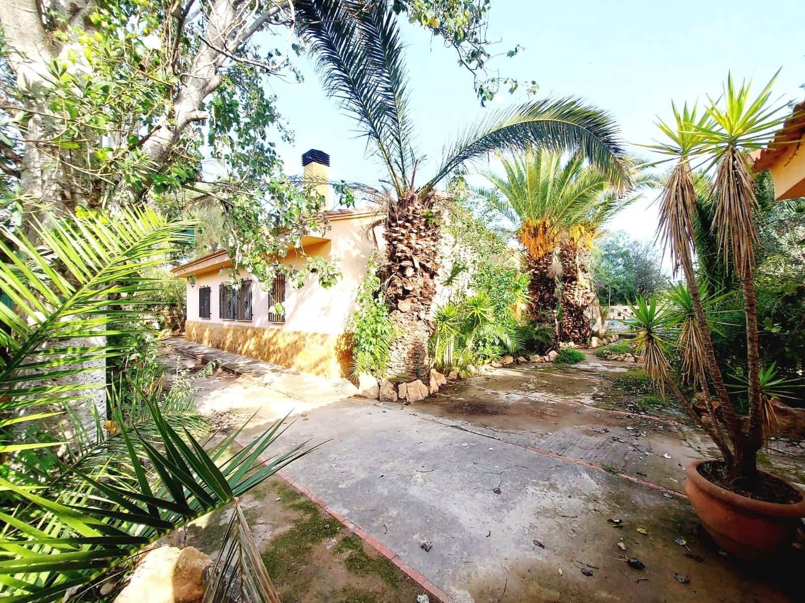 4 soveværelse Villa til salg i Lliria med swimmingpool garage - € 250.000 (Ref: 8662370)